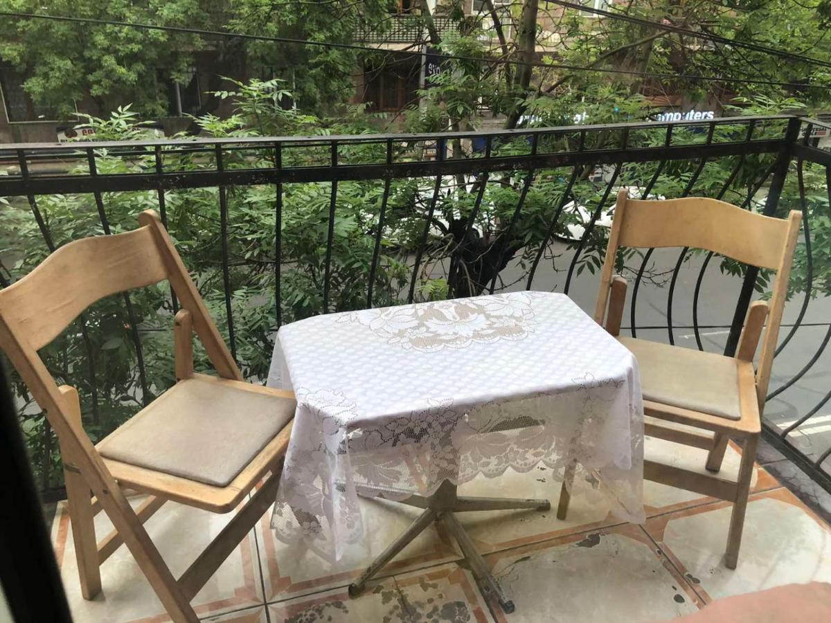 Квартира в самом центре Еревана Apartment Екстериор снимка